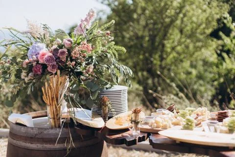 Boho wedding table with eco decor for guests. Foto stock