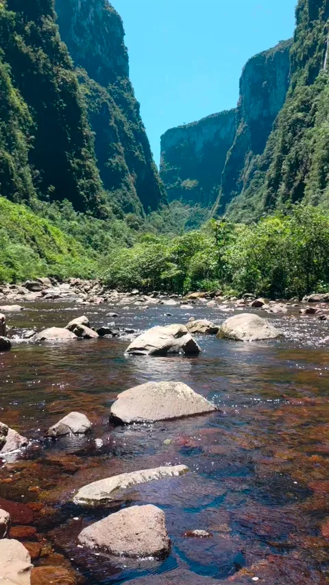 Boi River Trail (Rio do Boi) in Canyons Aparados da Serra Video stock 252224639