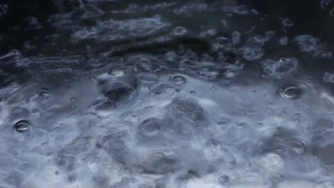 Boil blue water bubble in coating pan heating, Close-up 動画素材 82313272