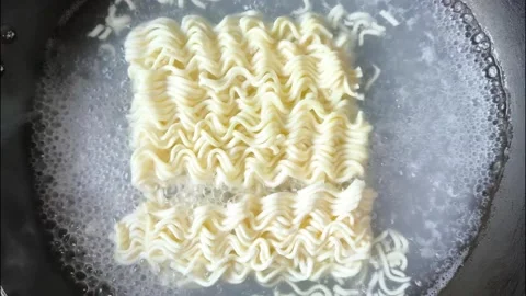 Boil noodles Stock Footage 327879318