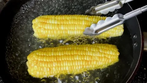 Boil sweet corn2 Video stock 343101667