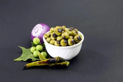 Boiled and grilled tiny Wild Eggplant eggplant on white bolw with onion and.. Foto stock