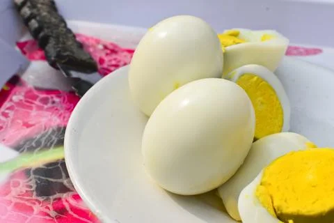 Boiled chicken eggs in the dish, Nutritious food for the body Stock-Fotos