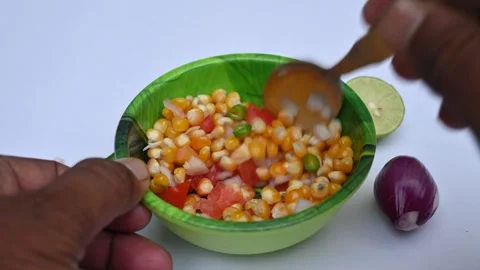 Boiled corn Chaat. Vidéo 290861917