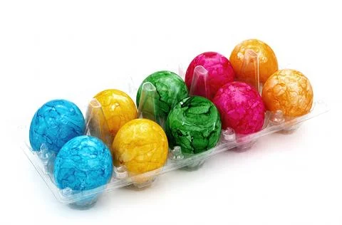 Boiled eggs painted for Easter in different colors in a plastic formwork is.. Foto stock