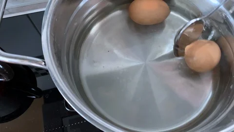 Boiled eggs in the pan Video stock 109800866