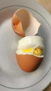Boiled eggs with their shells peeled, ready for breakfast Foto stock