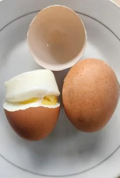 Boiled eggs with their shells peeled, ready for breakfast Foto stock