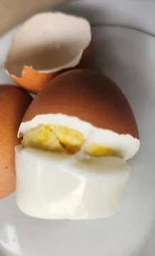 Boiled eggs with their shells peeled, ready for breakfast Foto stock