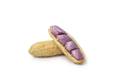 Boiled peanuts isolate on white background with clipping paths. Foto stock