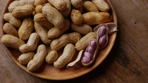 Boiled peanuts in shell with purple violet skin kernels revealed Видео 331115418