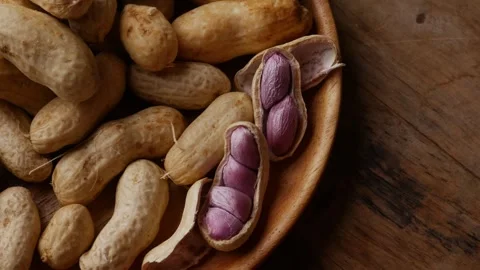 Boiled peanuts in shell with purple violet skin kernels revealed Stockbeeldmateriaal 331494069