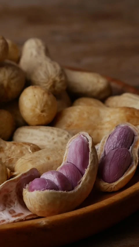 Boiled peanuts in shell with purple violet skin kernels revealed Stock-Footage 333834024
