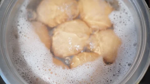 Boiled potatoes cooked in boiling water Video stock 127931785