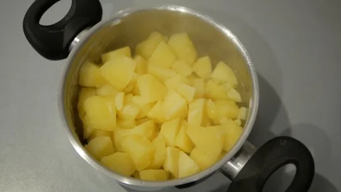 Boiled potatoes in a pan Stock Footage 98134585