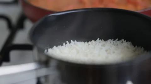 Boiled rice in a pot Vídeos de archivo 119822269