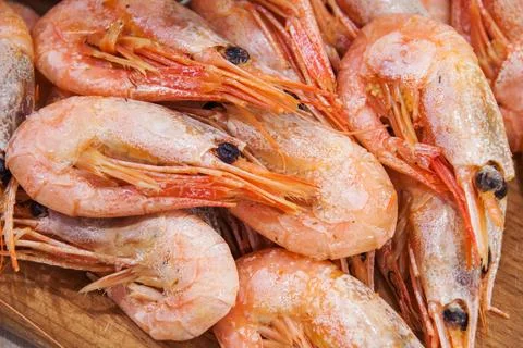 Boiled shrimp with lemon 스톡 사진