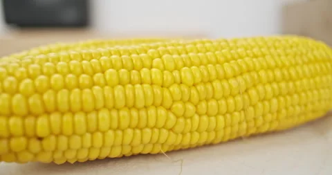 Boiled sweet corn rotation, side-view, close-up Vidéo 283658092