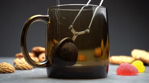 Boiled water from teapot making brewed tea Video stock 109798027