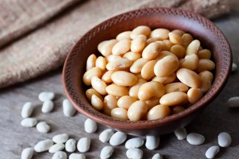Boiled white kidney beans in a rustic bowl Stock Photos