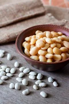 Boiled white kidney beans in a rustic bowl Stock Photos