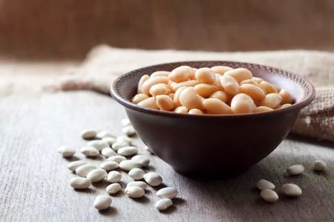 Boiled white kidney beans in a rustic bowl Stock Photos