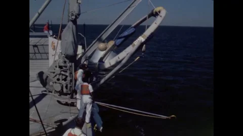 Boilerplate Apollo Command Module is pulled back into the retriever - 1968 Stockbeeldmateriaal 94340468