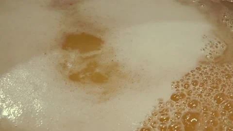 Boiling beer wort in a copper container while brewing in the kitchen 스톡 동영상 148076943