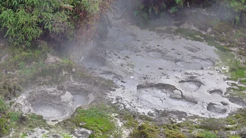 Boiling bubble in thermal mud pool Video stock 93165684