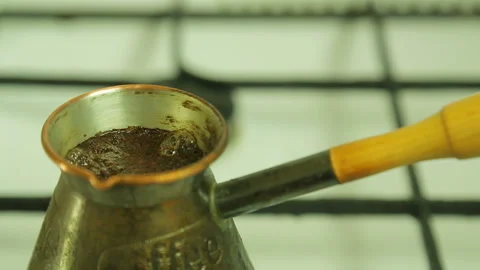 Boiling coffee in the Turk on the stove. Close-up 库存影片 101389692