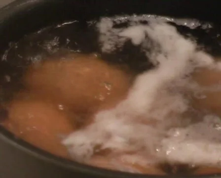 Boiling eggs Видео 62932