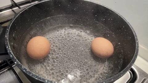 Boiling eggs Video stock 201146094