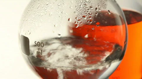 Boiling flask experiment close up 動画素材 852475