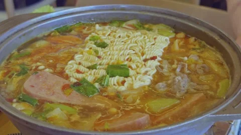 Boiling Hot Pot with Instant Noodles and Vegetables Video stock 314985016