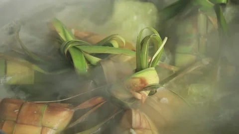 Boiling Ketupat in a pot Video stock 277121777