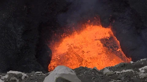 Boiling lava lake inside Marum Volcano, Vanuatu 스톡 동영상 106765608