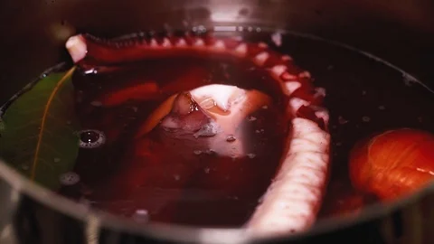 Boiling octopus in water Video stock 88798683