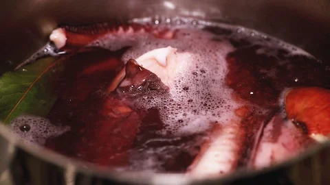 Boiling octopus in water Video stock 88798695