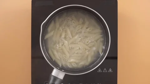 Boiling Pasta - Top Angle 動画素材 79059591