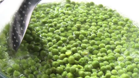 Boiling peas in water Stock Footage 8573394