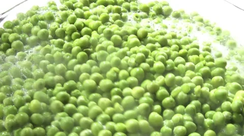 Boiling peas in water Stock Footage 8573395