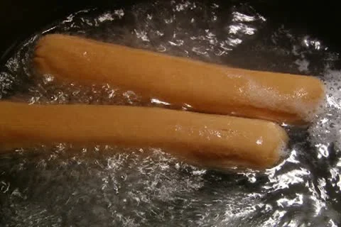 Boiling sausages. Video stock 20505386