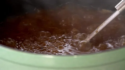 Boiling sause Stockbeeldmateriaal 318105942