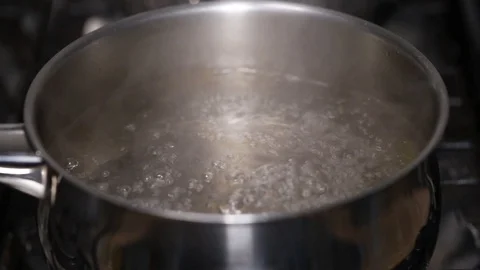 Boiling spaghetti in water Video stock 102101347