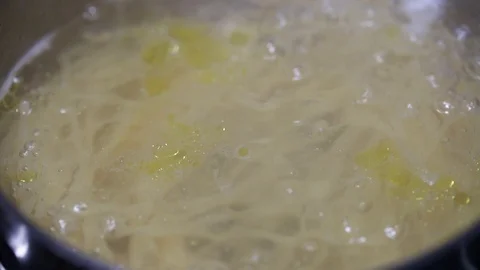 Boiling spaghetti in water Video stock 102101421
