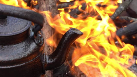 Boiling Teapot on Fire 動画素材 303660790