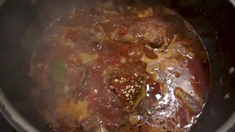 Boiling tomato sauce Stock Footage 140473134