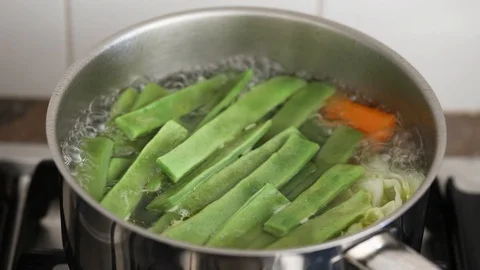Boiling vegetables in water Video stock 102101726