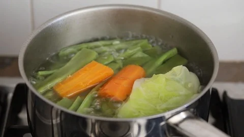 Boiling vegetables in water Video stock 102101734