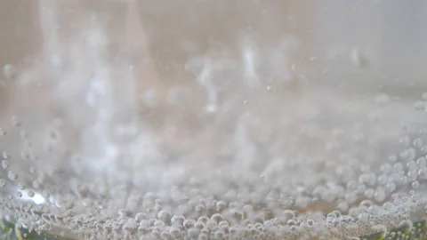 Boiling Water With Bubbles. Closeup. Vídeo Stock 123117788